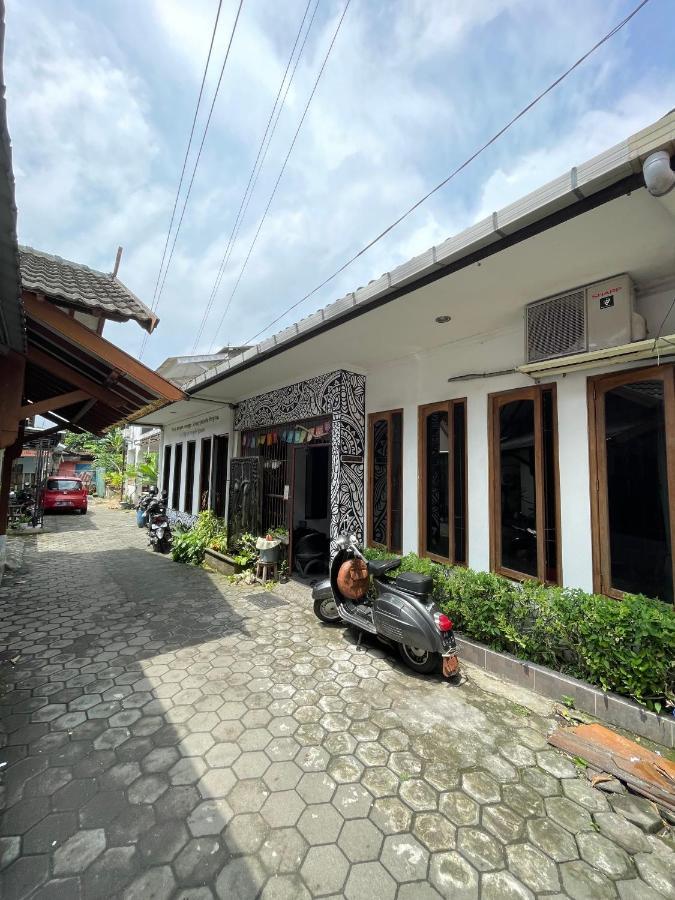 Gorga Hostel Yogyakarta Extérieur photo